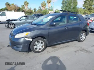 2010 Toyota Matrix z VIN 2T1KU4EE1AC279670, wystawiony jako IAAI lot #42385081 z przebiegiem 207 967 mil mil oraz . Historia ofert i sprzedaży dostępna na DreamBid. Obrazek 2.