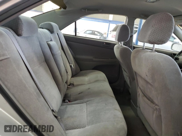 2004 Toyota Camry LE z VIN 4T1BE32K44U824314, wystawiony jako Copart lot #60207015 z przebiegiem 130 066 mil mil oraz Szkoda całkowita • Salvage title. Historia ofert i sprzedaży dostępna na DreamBid. Obrazek 10.