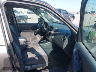 2006 Ford Escape XLS with VIN 1FMYU02Z16KA22746, listed as a IAAI auction lot 41949781 with 231,666 mi miles. Bid and sale history available at carsss.com. Image 5.