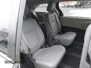 2021 Toyota Sienna XLE with VIN 5TDJSKFC8MS037697, listed as a IAAI auction lot 41711070 with 29,198 mi miles. Bid and sale history available at carsss.com. Image 8.