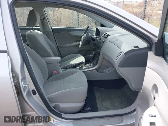 2010 Toyota Corolla z VIN 1NXBU4EE9AZ267054, wystawiony jako IAAI lot #41939018 z przebiegiem 135 373 mil mil oraz . Historia ofert i sprzedaży dostępna na DreamBid. Obrazek 5.