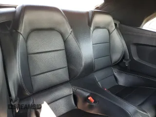 2020 Ford Mustang EcoBoost z VIN 1FATP8UH1L5185566, wystawiony jako Copart lot #56240345 z przebiegiem 62 934 mil mil oraz Szkoda całkowita • Salvage title. Historia ofert i sprzedaży dostępna na DreamBid. Obrazek 10.