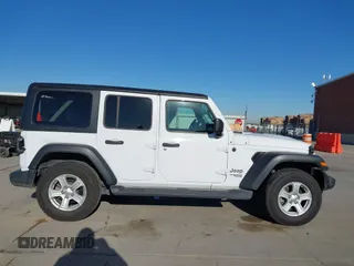 2020 Jeep Wrangler Unlimited Sport S z VIN 1C4HJXDG2LW335973, wystawiony jako IAAI lot #41376136 z przebiegiem 50 623 mil mil oraz . Historia ofert i sprzedaży dostępna na DreamBid. Obrazek 14.