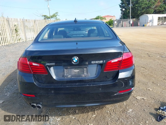 2014 BMW 5 Series 528i xDrive z VIN WBA5A7C58ED617405, wystawiony jako IAAI lot #42375456 z przebiegiem 135 184 mil mil oraz . Historia ofert i sprzedaży dostępna na DreamBid. Obrazek 17.