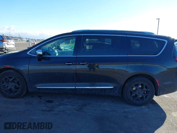 2020 Chrysler Pacifica Limited z VIN 2C4RC1GG6LR114215, wystawiony jako IAAI lot #41694316 z przebiegiem 107 166 mil mil oraz . Historia ofert i sprzedaży dostępna na DreamBid. Obrazek 14.