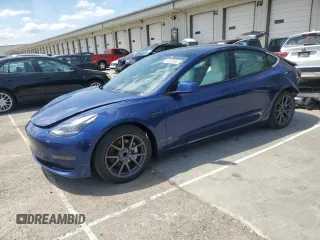 2021 Tesla Model 3 Standard Range Plus z VIN 5YJ3E1EA8MF978274, wystawiony jako Copart lot #53848845 z przebiegiem 79 189 mil mil oraz Szkody całkowita. Historia ofert i sprzedaży dostępna na DreamBid. Obrazek 1.
