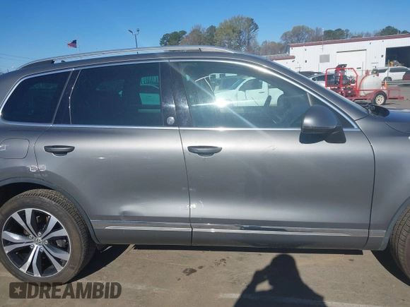 2017 Volkswagen Touareg Wolfsburg Edition с VIN WVGRF7BP1HD004308, выставлен на аукционе IAAI как лот 41860019 с пробегом 74 044 миль миль и . История ставок и продаж доступна на DreamBid. Изображение 13.