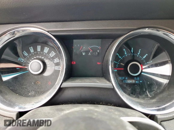 2013 Ford Mustang V6 z VIN 1ZVBP8AM1D5279002, wystawiony jako Copart lot #57902395 z przebiegiem 172 324 mil mil oraz Szkoda całkowita • Salvage title. Historia ofert i sprzedaży dostępna na DreamBid. Obrazek 9.