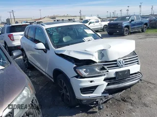 2017 Volkswagen Touareg Wolfsburg Edition с VIN WVGRF7BP6HD003848, выставлен на аукционе IAAI как лот 41300149 с пробегом 183 628 миль миль и . История ставок и продаж доступна на DreamBid. Изображение 1.