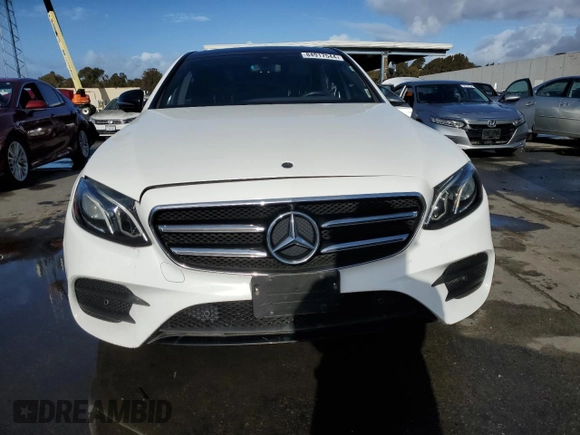 2019 Mercedes-Benz E-Class E 300 with VIN WDDZF4JB2KA646074, listed as a Copart auction lot 84917544 with 32,075 mi miles and Clean Title. Bid and sale history available at carsss.com. Image 5.