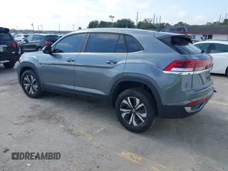 2024 Volkswagen Atlas SE with VIN 1V2DE2CA9RC250981, listed as a IAAI auction lot 41487466 with 10,021 mi miles and . Bid and sale history available at DreamBid. Image 3.