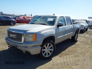 2008 GMC Sierra Denali z VIN 2GTEK638681283475, wystawiony jako IAAI lot #40102217 z przebiegiem 179 733 mil mil oraz . Historia ofert i sprzedaży dostępna na DreamBid. Obrazek 2.