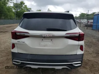 2022 Kia Seltos S z VIN KNDEUCAA8N7261717, wystawiony jako Copart lot #55783595 z przebiegiem 96 482 mil mil oraz Czysty tytuł • Clean title. Historia ofert i sprzedaży dostępna na DreamBid. Obrazek 6.