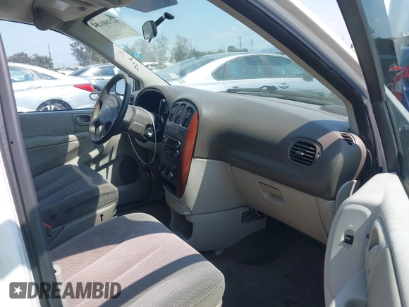 2007 Chrysler Town & Country with VIN 1A4GJ45R97B126697, listed as a IAAI auction lot 42180124 with 186,396 mi miles. Bid and sale history available at carsss.com. Image 5.