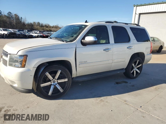 2010 Chevrolet Tahoe LTZ z VIN 1GNUCCE07AR209260, wystawiony jako Copart lot #89084135 z przebiegiem 286 975 mil mil oraz Szkoda całkowita • Salvage title. Historia ofert i sprzedaży dostępna na DreamBid. Obrazek 1.