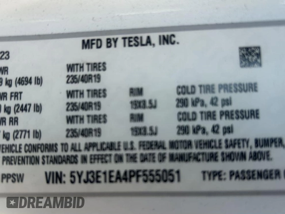 2023 Tesla Model 3 z VIN 5YJ3E1EA4PF555051, wystawiony jako IAAI lot #41500331 z przebiegiem 11 810 mil mil oraz . Historia ofert i sprzedaży dostępna na DreamBid. Obrazek 9.