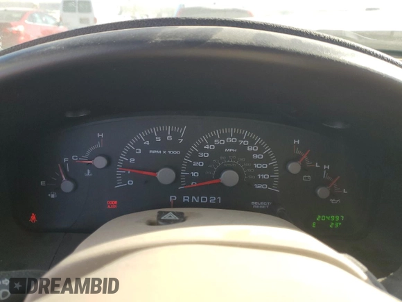 2004 Ford Expedition Special Service with VIN 1FMPU16L14LB44683, listed as a Copart auction lot 82395484 with 204,997 mi miles and Salvage title. Bid and sale history available at DreamBid. Image 9.