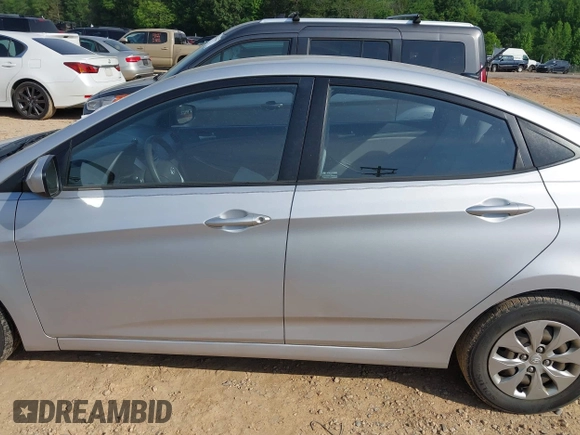 2016 Hyundai Accent SE z VIN KMHCT4AE9GU973351, wystawiony jako IAAI lot #42281546 z przebiegiem 111 130 mil mil oraz . Historia ofert i sprzedaży dostępna na DreamBid. Obrazek 14.