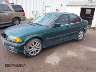 2001 BMW 3 Series 330i with VIN WBAAV53451JS95364, listed as a IAAI auction lot 40947092 with 240,108 mi miles. Bid and sale history available at carsss.com. Image 2.