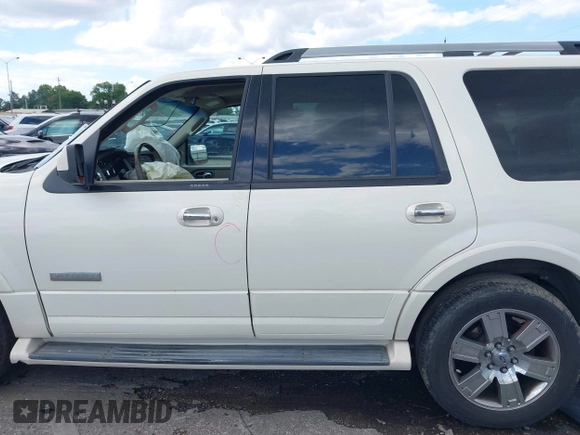 2007 Ford Expedition Limited z VIN 1FMFU19597LA38107, wystawiony jako IAAI lot #42218431 z przebiegiem 180 701 mil mil oraz . Historia ofert i sprzedaży dostępna na DreamBid. Obrazek 15.