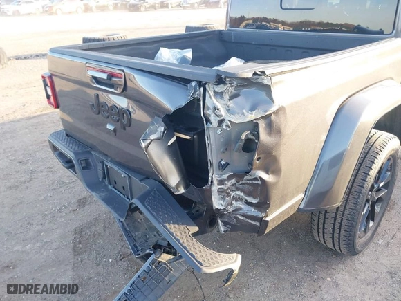 2021 Jeep Gladiator Overland with VIN 1C6HJTFG3ML565828, listed as a IAAI auction lot 41592507 with 43,607 mi miles. Bid and sale history available at carsss.com. Image 6.
