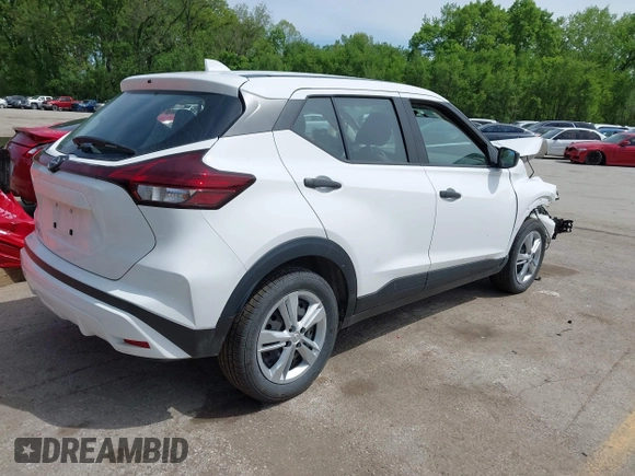 2022 Nissan Kicks S z VIN 3N1CP5BV3NL523119, wystawiony jako IAAI lot #42122504 z przebiegiem 28 062 mil mil oraz . Historia ofert i sprzedaży dostępna na DreamBid. Obrazek 4.