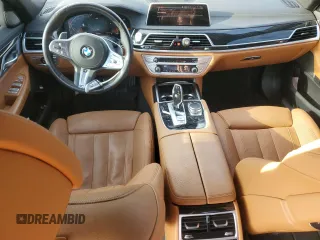 2020 BMW 7 Series 740i xDrive z VIN WBA7T4C02LGF97205, wystawiony jako Copart lot #69569084 z przebiegiem Nie podano mil oraz Szkoda całkowita • Salvage title. Historia ofert i sprzedaży dostępna na DreamBid. Obrazek 8.