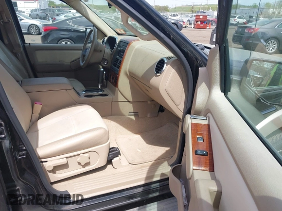 2008 Ford Explorer Eddie Bauer with VIN 1FMEU74E08UA43455, listed as a IAAI auction lot 42130280 with 98,199 mi miles. Bid and sale history available at carsss.com. Image 5.