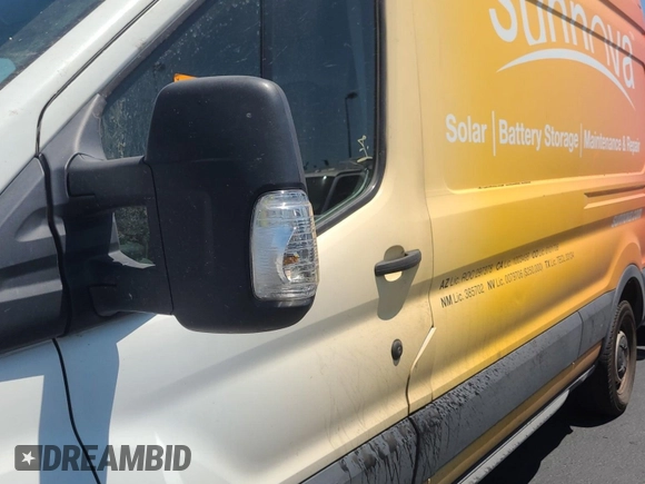 2020 Ford Transit Cargo z VIN 1FTBR1XG3LKB79165, wystawiony jako IAAI lot #42763042 z przebiegiem 140 992 mil mil oraz . Historia ofert i sprzedaży dostępna na DreamBid. Obrazek 9.