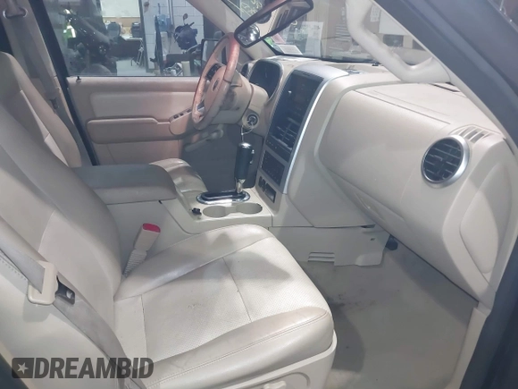 2006 Mercury Mountaineer Luxury with VIN 4M2EU47EX6UJ05577, listed as a IAAI auction lot 41315648 with 158,964 mi miles. Bid and sale history available at carsss.com. Image 5.