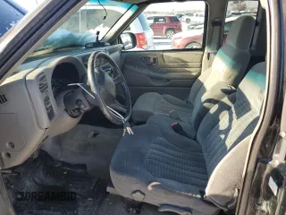 2002 Chevrolet S-10 LS with VIN 1GCDT19WX28158890, listed as a Copart auction lot 45664955 with 133,634 mi miles and Clean Title. Bid and sale history available at carsss.com. Image 7.