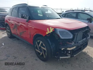 2025 MINI Countryman S z VIN WMZ23GA04S7P33413, wystawiony jako IAAI lot #41576638 z przebiegiem 9 505 mil mil oraz . Historia ofert i sprzedaży dostępna na DreamBid. Obrazek 6.