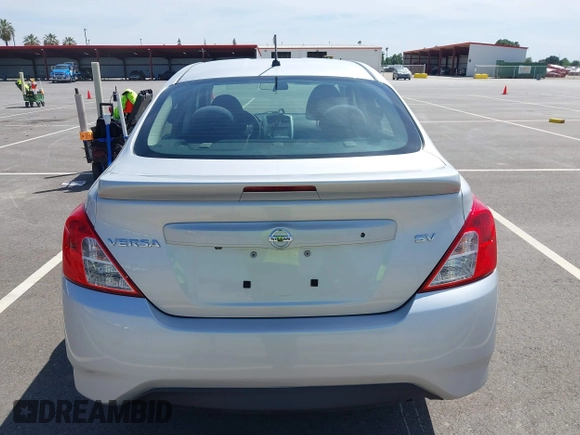 2019 Nissan Versa SV z VIN 3N1CN7AP9KL867893, wystawiony jako IAAI lot #42100542 z przebiegiem 105 962 mil mil oraz . Historia ofert i sprzedaży dostępna na DreamBid. Obrazek 16.