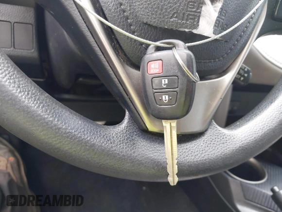 2013 Toyota RAV4 XLE z VIN 2T3WFREVXDW018895, wystawiony jako IAAI lot #42776863 z przebiegiem 249 634 mil mil oraz . Historia ofert i sprzedaży dostępna na DreamBid. Obrazek 11.