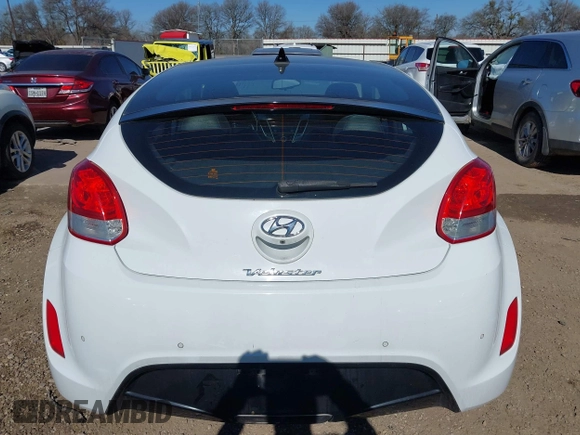 2016 Hyundai Veloster z VIN KMHTC6AD3GU267365, wystawiony jako IAAI lot #41469796 z przebiegiem 111 791 mil mil oraz . Historia ofert i sprzedaży dostępna na DreamBid. Obrazek 17.