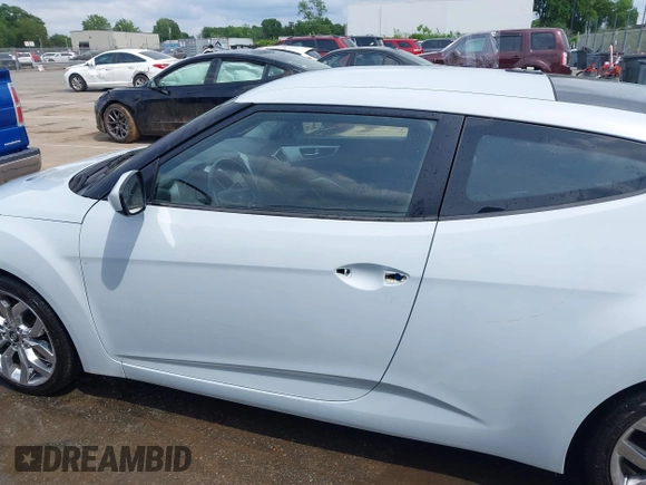 2015 Hyundai Veloster z VIN KMHTC6AD8FU222744, wystawiony jako IAAI lot #42129397 z przebiegiem Nie podano mil oraz . Historia ofert i sprzedaży dostępna na DreamBid. Obrazek 13.