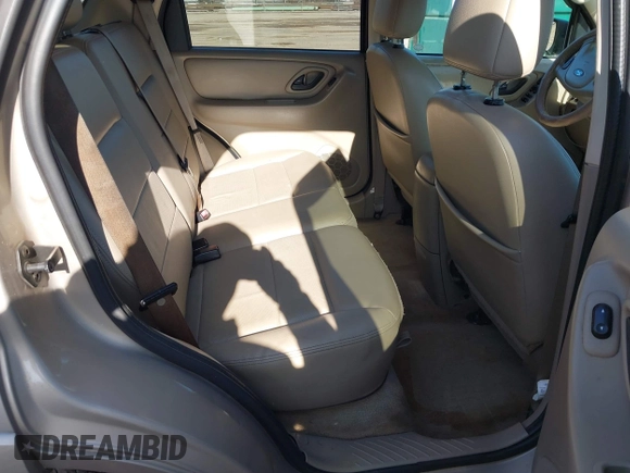 2007 Ford Escape Limited with VIN 1FMYU94197KA10762, listed as a IAAI auction lot 41971250 with 157,413 mi miles. Bid and sale history available at carsss.com. Image 8.