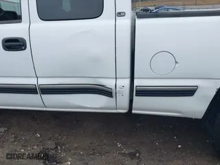 2002 Chevrolet Silverado 1500 LT with VIN 1GCEK19T32E199280, listed as a IAAI auction lot 41472421 with 1 mi miles. Bid and sale history available at carsss.com. Image 18.
