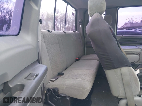 2004 Ford Super Duty F-250 XL with VIN 1FTNX20S54EB44229, listed as a IAAI auction lot 42118078 with 197,719 mi miles. Bid and sale history available at carsss.com. Image 8.
