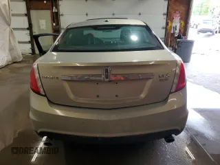 2009 Lincoln MKS z VIN 1LNHM94R39G629594, wystawiony jako Copart lot #56986125 z przebiegiem Nie podano mil oraz Szkoda całkowita • Salvage title. Historia ofert i sprzedaży dostępna na DreamBid. Obrazek 6.