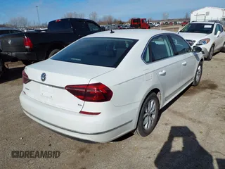 2017 Volkswagen Passat S z VIN 1VWAT7A39HC070407, wystawiony jako IAAI lot #41529297 z przebiegiem 99 427 mil mil oraz . Historia ofert i sprzedaży dostępna na DreamBid. Obrazek 4.
