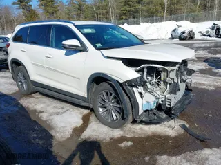 2019 Toyota Highlander SE with VIN 5TDJZRFH2KS623101, listed as a IAAI auction lot 41676210 with 65,697 mi miles. Bid and sale history available at carsss.com. Image 1.