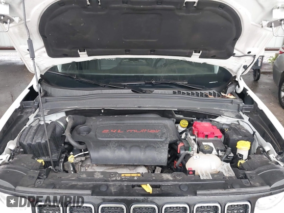 2020 Jeep Renegade Latitude with VIN ZACNJBBB4LPL00858, listed as a IAAI auction lot 39799564 with 96,002 mi miles. Bid and sale history available at carsss.com. Image 10.