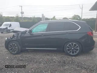 2017 BMW X5 xDrive35i z VIN 5UXKR0C58H0U55596, wystawiony jako IAAI lot #40291461 z przebiegiem 97 720 mil mil oraz . Historia ofert i sprzedaży dostępna na DreamBid. Obrazek 14.
