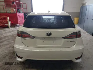 2014 Lexus CT 200h Hybrid with VIN JTHKD5BH4E2201634, listed as a IAAI auction lot 41068948 with 132,125 mi miles. Bid and sale history available at carsss.com. Image 17.