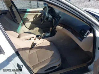 2005 BMW 3 Series 325i with VIN WBAAZ33415KP92369, listed as a IAAI auction lot 41828024 with 180,881 mi miles. Bid and sale history available at carsss.com. Image 5.