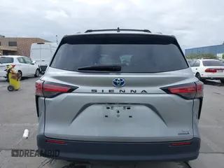 2022 Toyota Sienna XLE z VIN 5TDJRKEC8NS135921, wystawiony jako IAAI lot #42124395 z przebiegiem 39 611 mil mil oraz . Historia ofert i sprzedaży dostępna na DreamBid. Obrazek 16.