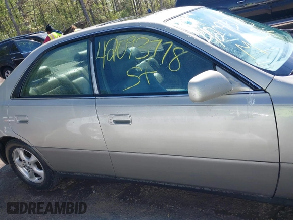 1998 Lexus ES 300 Luxury Sport Sdn with VIN JT8BF28G1W5049917, listed as a IAAI auction lot 42093778 with 331,253 mi miles. Bid and sale history available at carsss.com. Image 13.