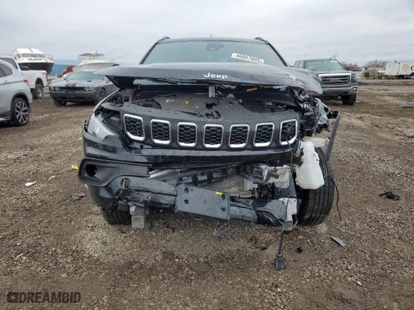 2024 Jeep Compass Latitude with VIN 3C4NJDBN2RT176762, listed as a Copart auction lot 46087005 with 0 mi miles and Clean Title. Bid and sale history available at carsss.com. Image 5.