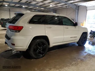 2015 Jeep Grand Cherokee Laredo with VIN 1C4RJFAGXFC651324, listed as a Copart auction lot 43622905 with 134,317 mi miles and Salvage Title. Bid and sale history available at carsss.com. Image 3.
